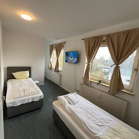 Ruhig Gelegene Unterkuenfte Im Norden - Viel Platz Fuer Gruppen Und Monteure דירה Neumünster