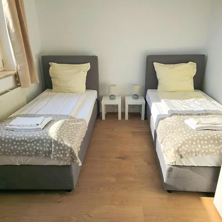 Ruhig Gelegene Unterkuenfte Im Norden - Viel Platz Fuer Gruppen Und Monteure Neumünster